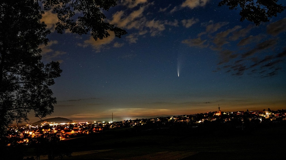 Komet Neowise im Nachthimmel über Fulda am Fuße der Rhön  | Bild: Julia Junk