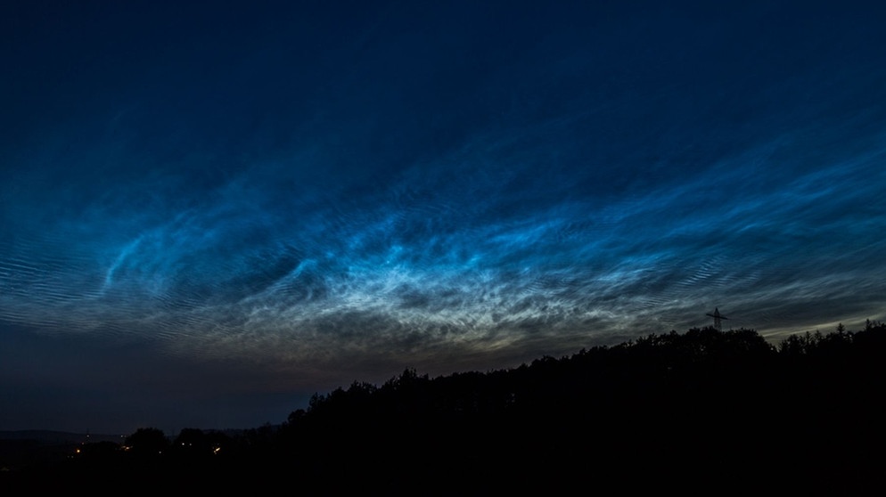 Leuchtende Nachtwolken am 21. Juni 2019 über Arnsberg, fotografiert von Britta Lieder | Bild: Britta Lieder