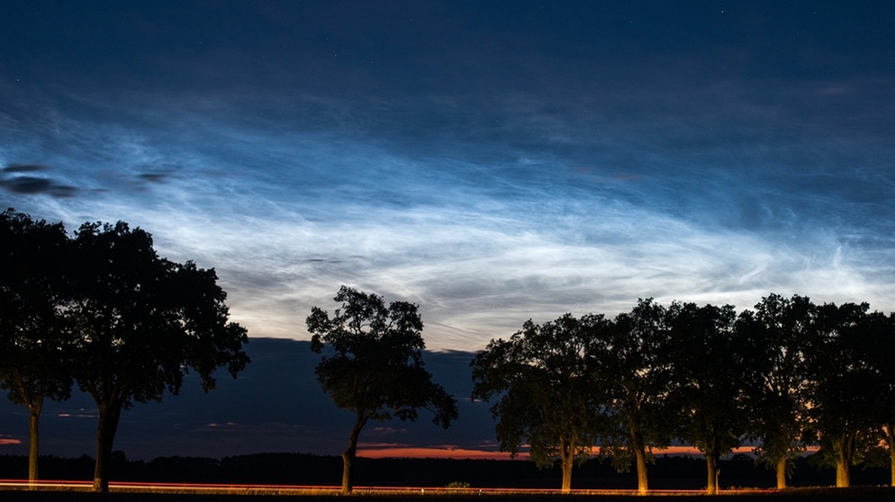 Leuchtende Nachtwolken Im Juni: Eisiges Licht In Heißer Nacht ...