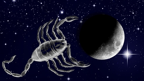 symbolische Darstellung des Sternilds Skorpion (Scorpius) mit dem Mond vor dem Sternenhimmmel | Bild: NASA/U.S. Naval Observatory's Library, colourbox.com