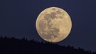 Mondaufgang in Hausham in der Nähe vom Schliersee | Bild: Jens Pohl