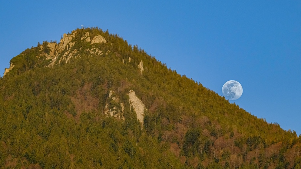 Supermond an der Kante des Geierstein über Lenggries. | Bild: Robert Kukuljan