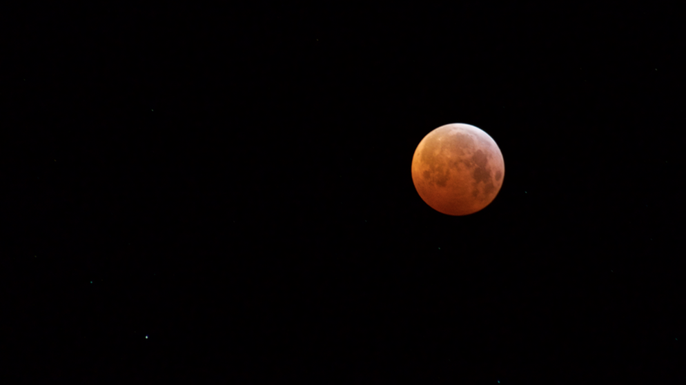 Mondfinsternis am Morgen des 21. Januar 2019, aufgenommen gegen halb sieben Uhr von Jörg Will in Bergtheim bei Würzburg in Mainfranken. | Bild: Jörg Will