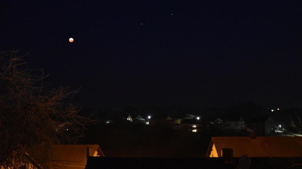 Mondfinsternis am 21. Januar 2019 aus einem Fenster im 1. Stock fotografiert von Josef Schmailzl | Bild: Josef Schmailzl