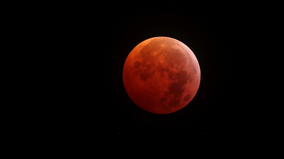 Mondfinsternis am 21. Januar 2019 mit  einem Fernrohr mit 480 mm Brennweite, aufgenommen von Bernhard Roer in Münster in Westfalen.
| Bild: Bernhard Roer