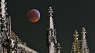 Mondfinsternis am 21. Januar 2019 über dem Stephansdom in Wien, fotografiert von Richard Labschütz. | Bild: Richard Labschütz