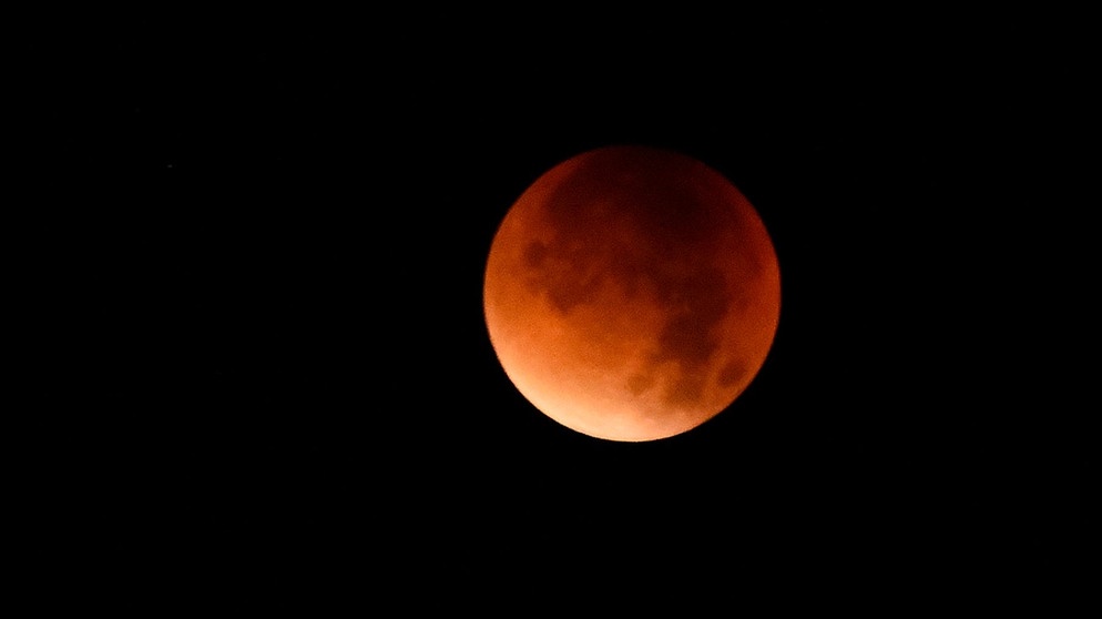 Sabine Liebsch hat die totale Mondfinsternis in Neustadt an der Aisch fotografiert. | Bild: Sabine Liebsch