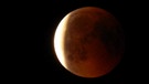 Austritt des Mondes aus dem Kernschatten der Erde nach der totalen Mondfinsternis am 27. Juli 2018. | Bild: Enrico Baumann