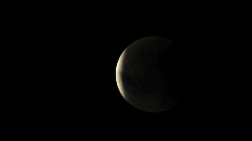 Austritt des Mondes aus dem Kernschatten der Erde nach der totalen Mondfinsternis am 27. Juli 2018. Aufgenommen über Hochstein von Brigitte Nettel | Bild: Brigitte Nettel