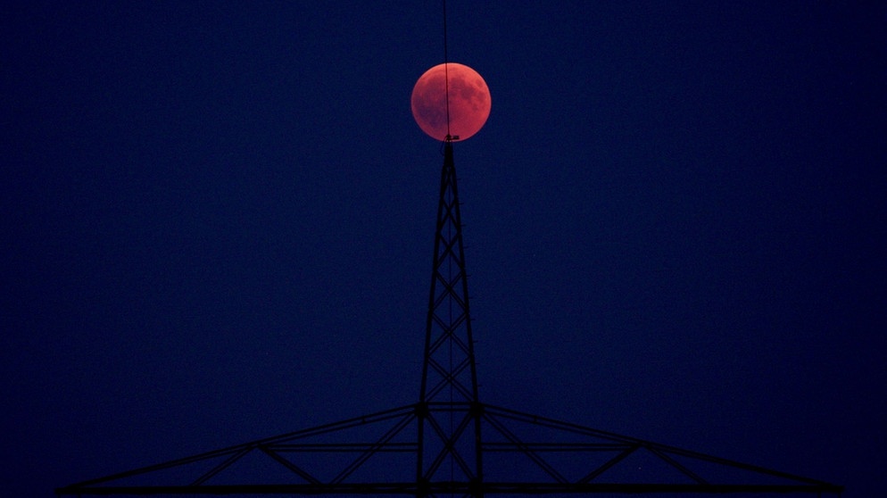 Blutmond während der totalen Mondfinsternis am 27. Juli 2018 über Sinsheim, aufgenommen von Martin Paar | Bild: Martin Paar