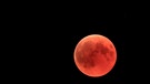 Blutmond während der totalen Mondfinsternis am 27. Juli 2018, aufgenommen über Oberdingolfing von Stephan Orlet | Bild: Stephan Orlet