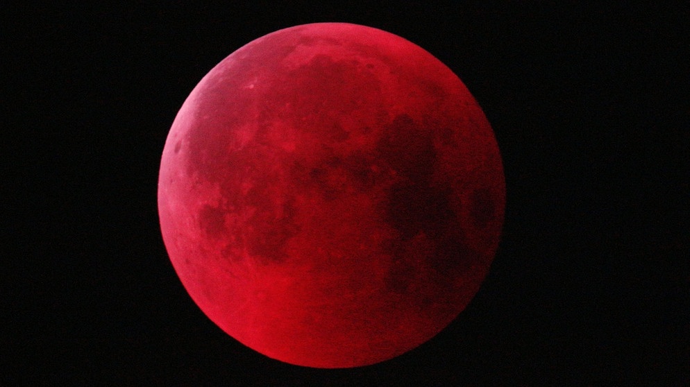 Blutmond während der totalen Mondfinsternis am 27. Juli 2018, aufgenommen über Garbsen-Havelse nordwestlich Hannover von Frank Markus Olbrich | Bild: Frank Markus Olbrich