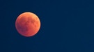 Blutmond während der totalen Mondfinsternis am 27. Juli 2018 über Ampfing bei Mühldorf von Brigitte Hochhäusler | Bild: Brigitte Hochhäusler