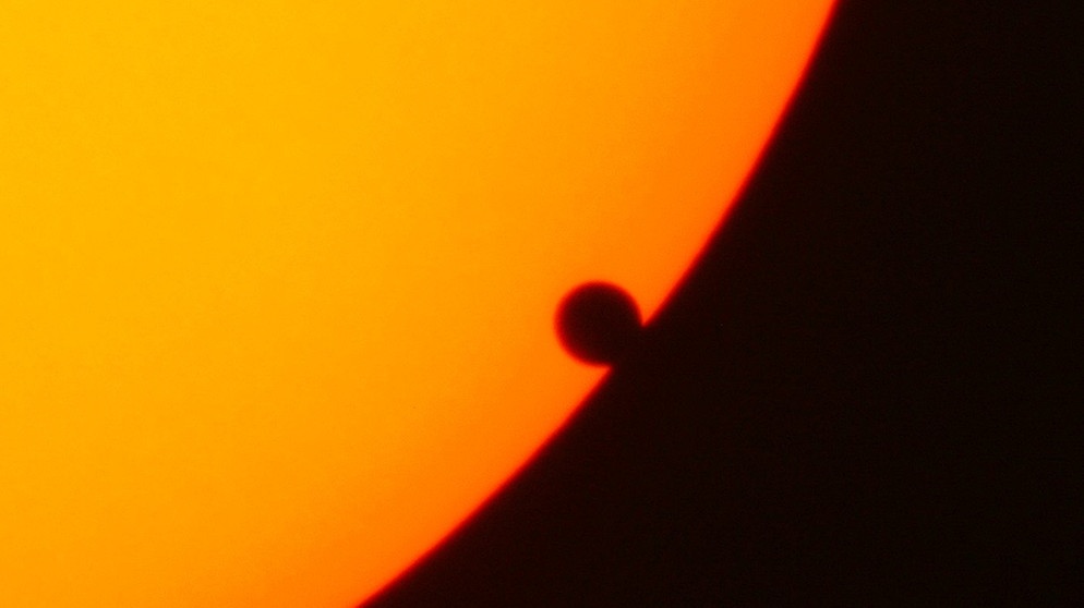 der typische Venustropfen beim Venusdurchgang vor der Sonne am 8. Juni 2004 | Bild: Jan Herold / CC BY-SA 3.0