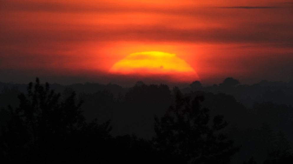 Venustransit bei Sonnenaufgang am 6. Juni 2012, aufgenommen in der Nähe von Oxbüll bei Flensburg | Bild: Wolfgang Volmer